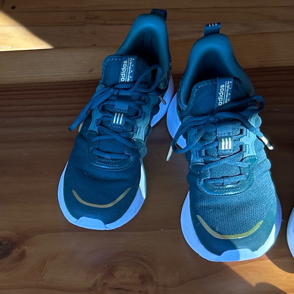 Adidas 8.5 women’s
